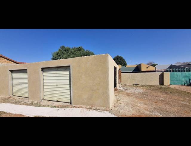 100M² WAREHOUSE TO LET IN GREENHILLS